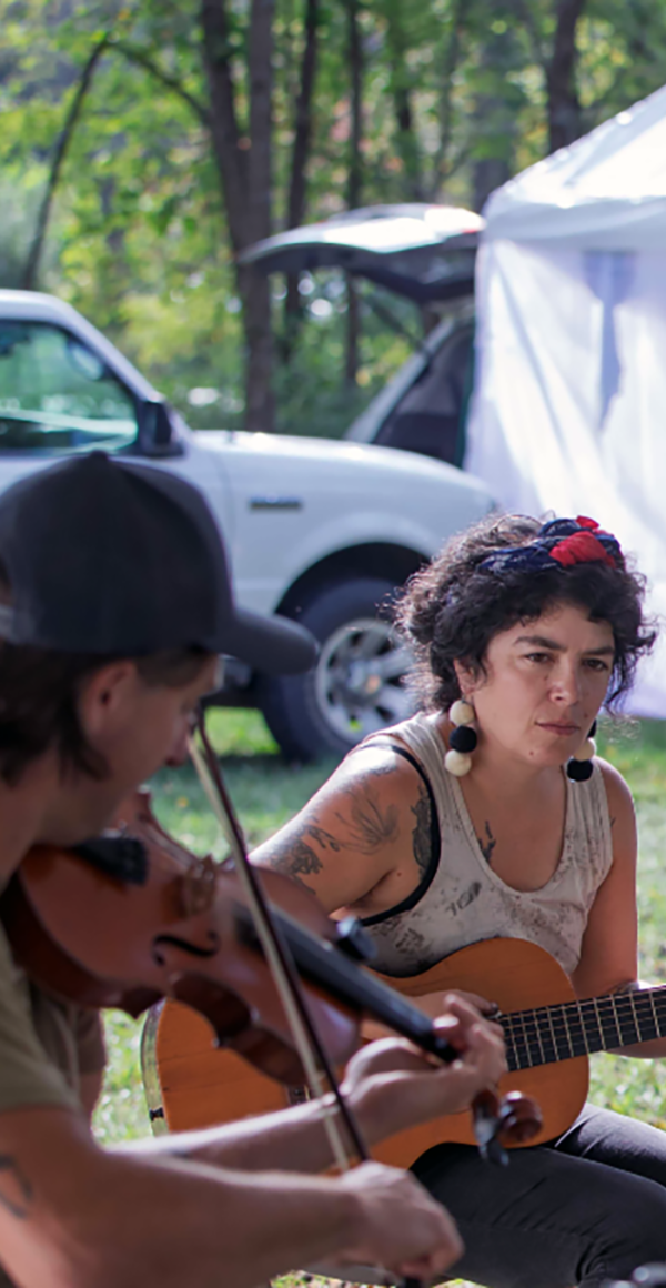 Image: Musicians at a fiddle and guitar workshop taking place at an outdoor festival in Nelsonville, Ohio. Credit: Scotty Hall Photography.